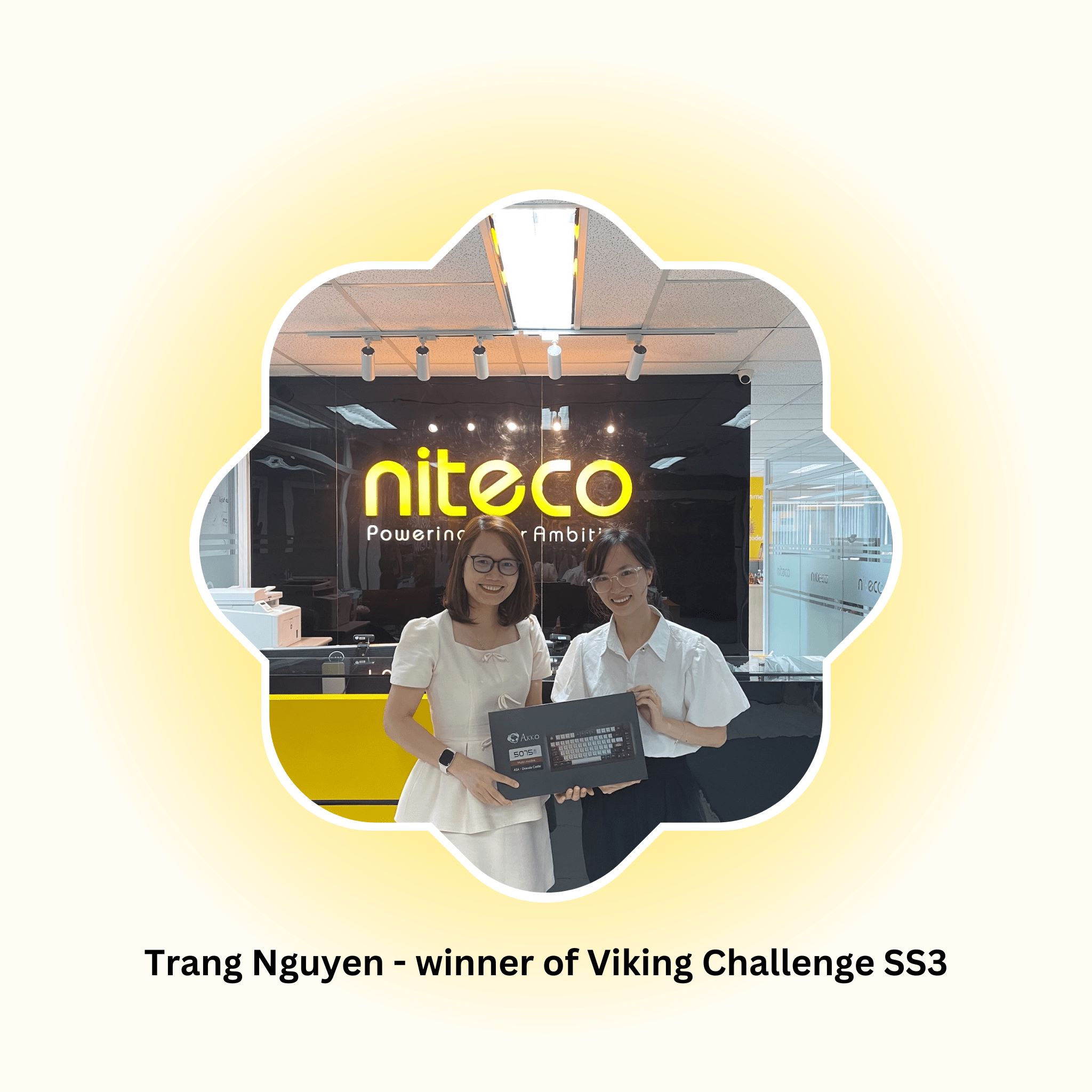 Trang Nguyen holding the Viking Challenge SS3 keyboard prize at Niteco office