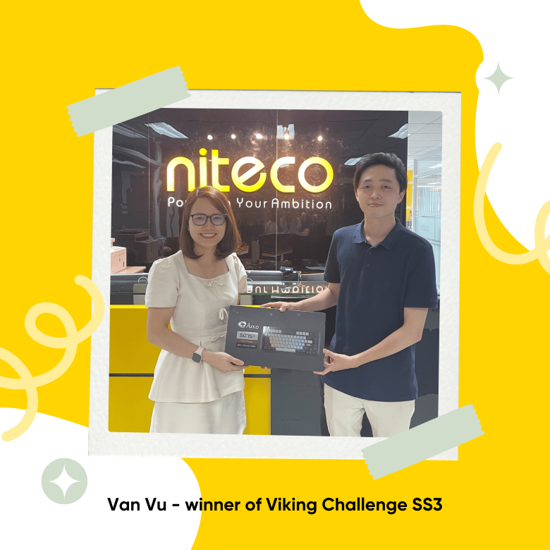 Van Vu receiving prize for winning Viking Challenge SS3 at Niteco office