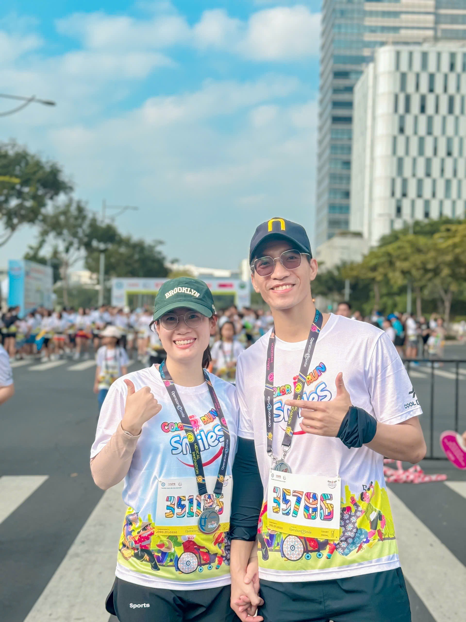 Niteco employees smiling after completing the run