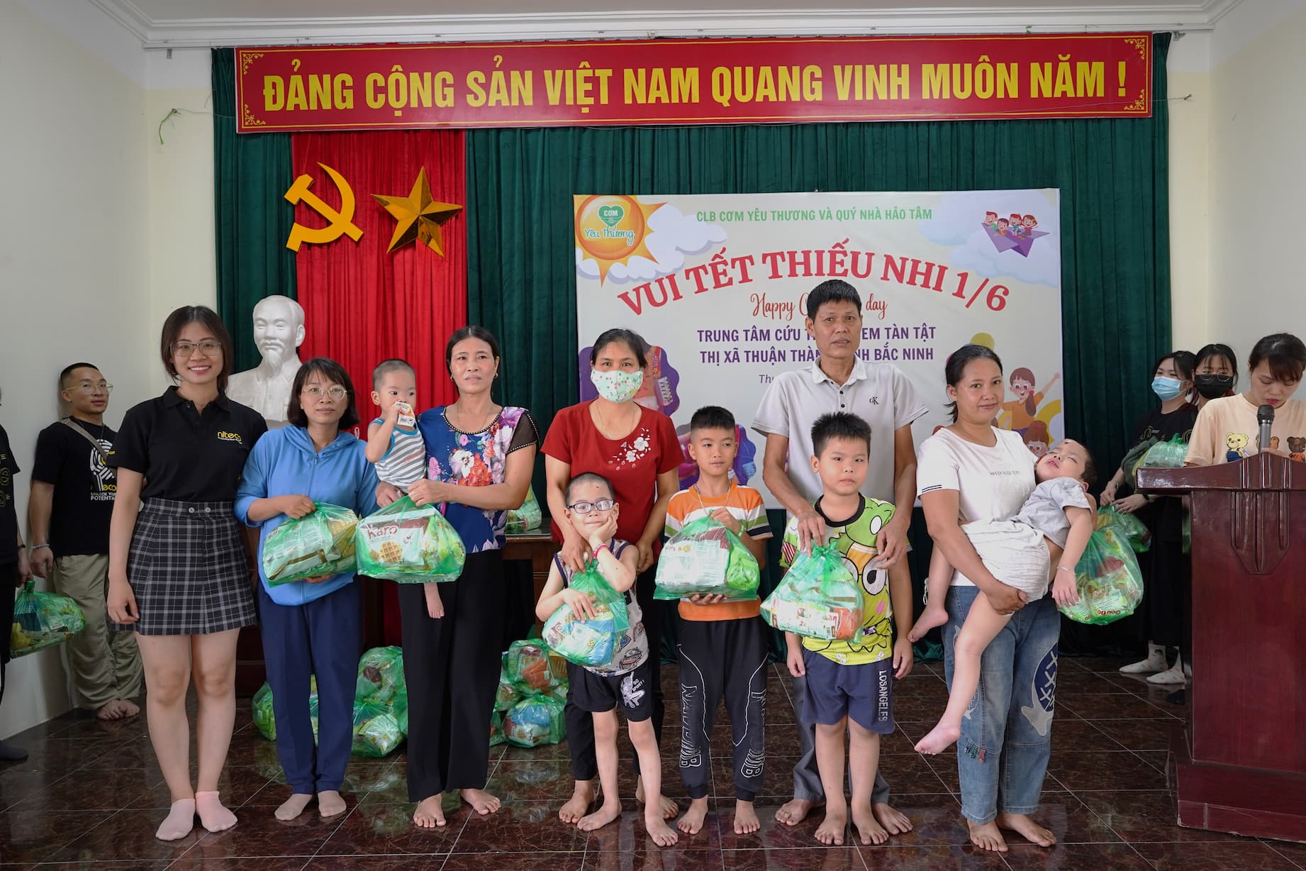 We hope our little gifts can put a smile on the children's faces