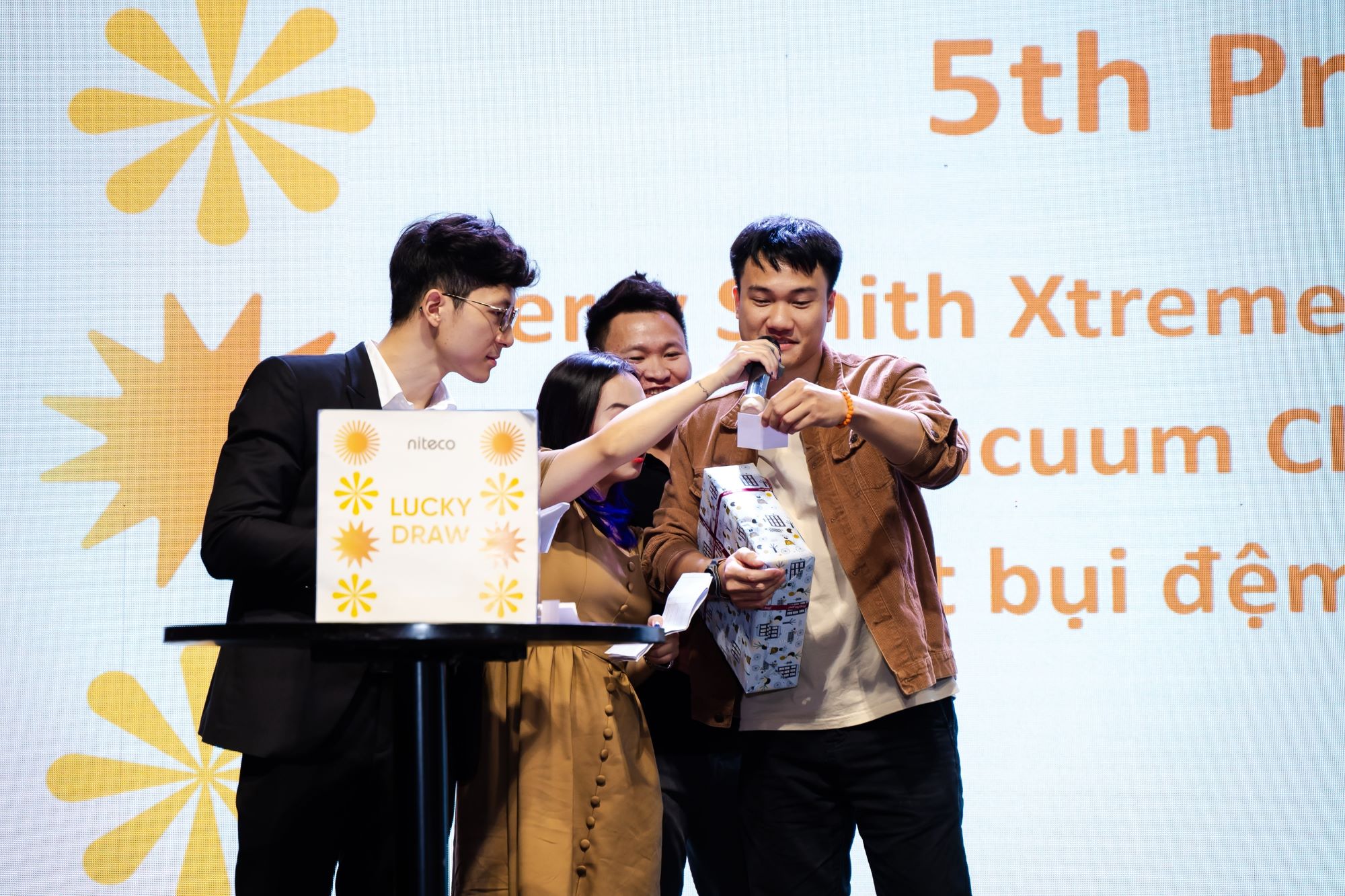 Participants drawing lucky tickets during Niteco lucky draw event