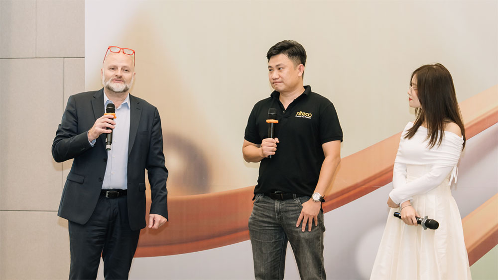 Could you please provide the H1 or H2 keywords or the content of the page where this image is displayed? This will help me...