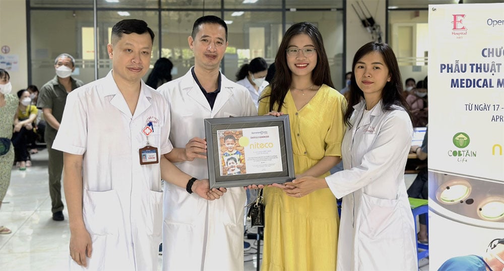 Doctors and medical staff presenting framed certificate at medical mission event